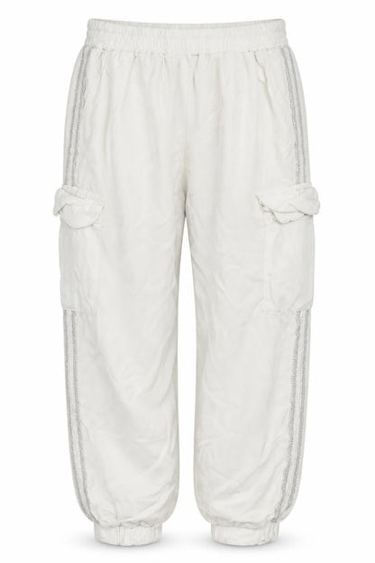 Front view of Preworn women’s white cargo trousers, size UK 24, in, 23.5-inch leg
