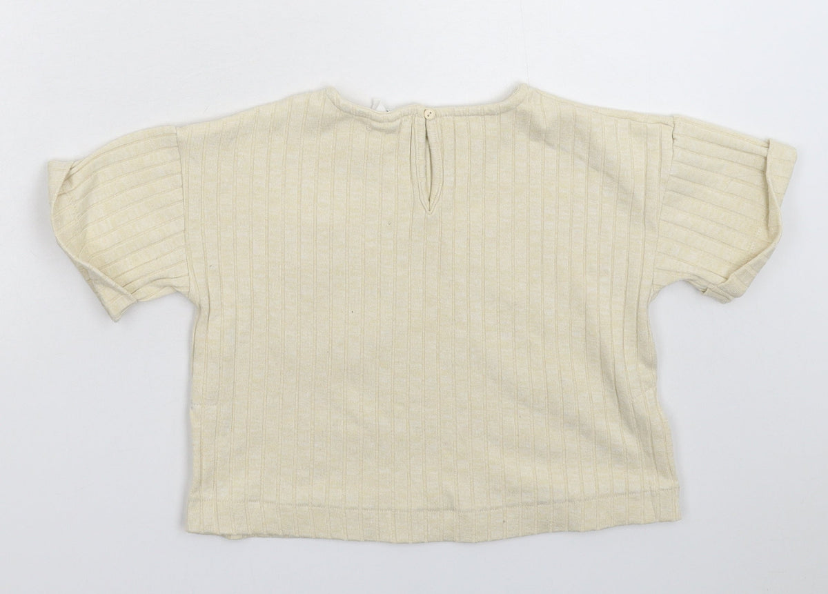 Back view of Zara girls’ beige basic t-shirt, size 6, years