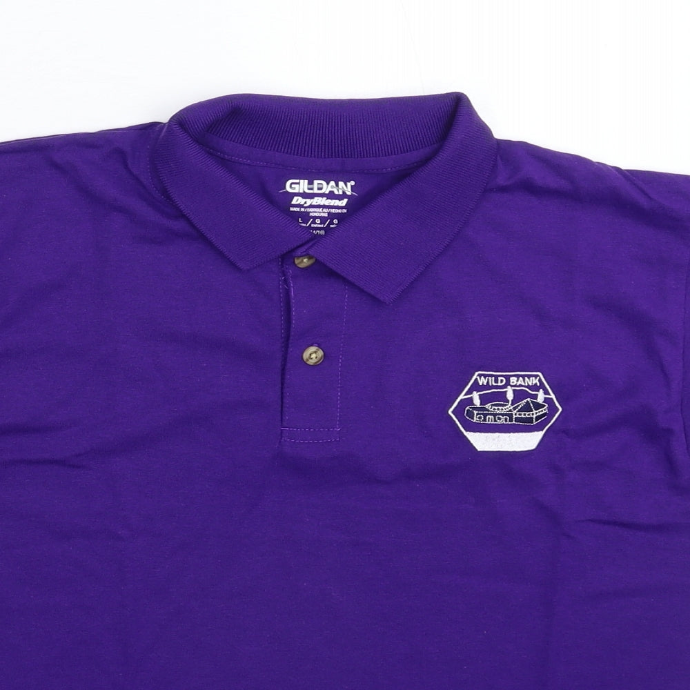 Close-up detail of Gildan boys’ purple basic polo, size 15-16, years