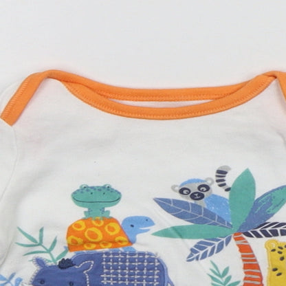 Close-up detail of Nutmeg Baby White Basic T-Shirt, size 6-9, Months - ANIMALS