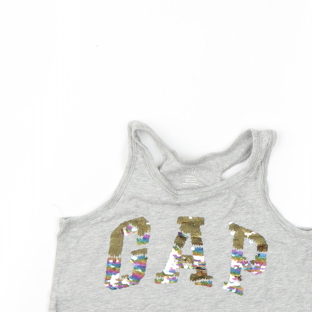 Close-up detail of Gap girls’ grey basic t-shirt, size 6-7, years