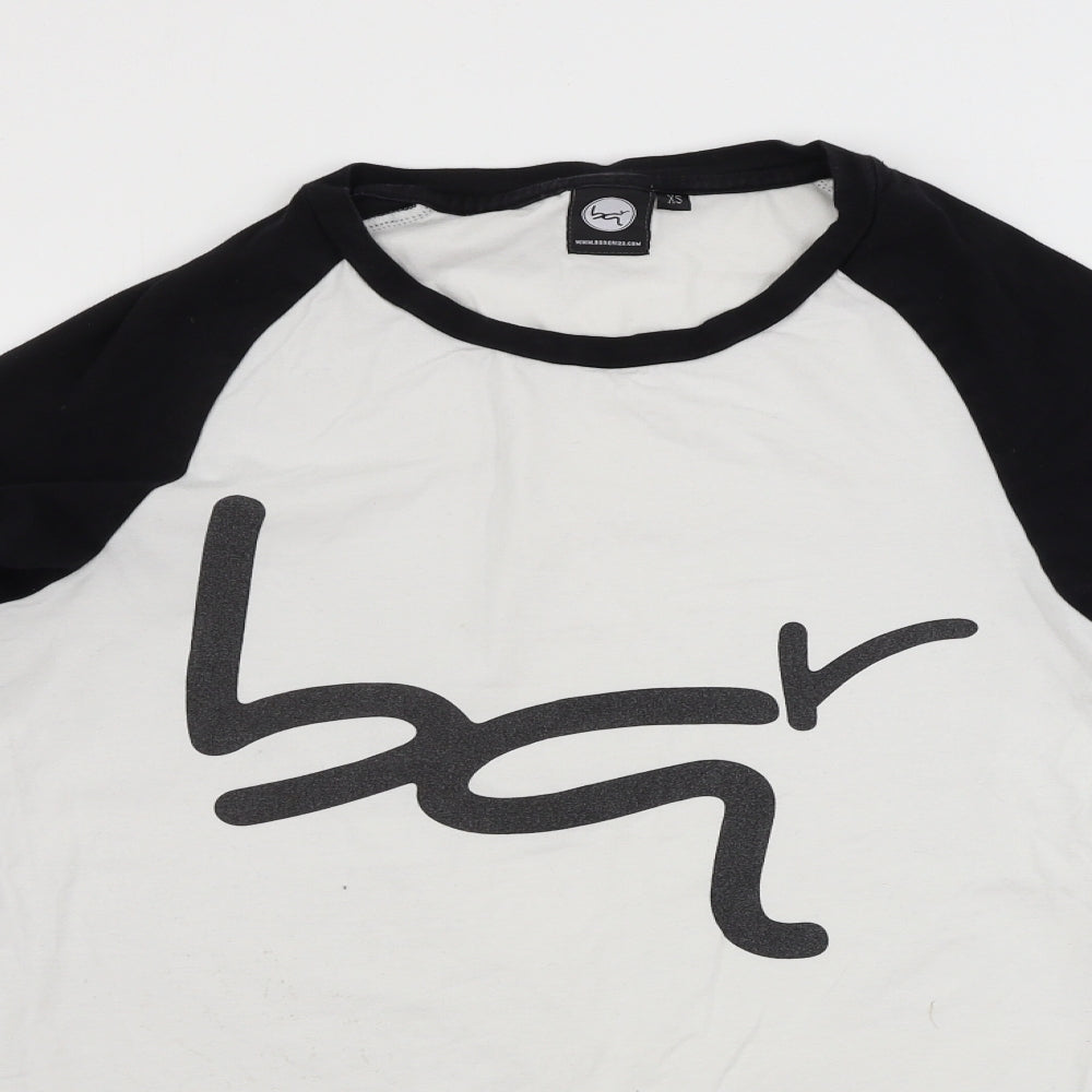 Close-up detail of boquer123 women’s white basic t-shirt, size XS