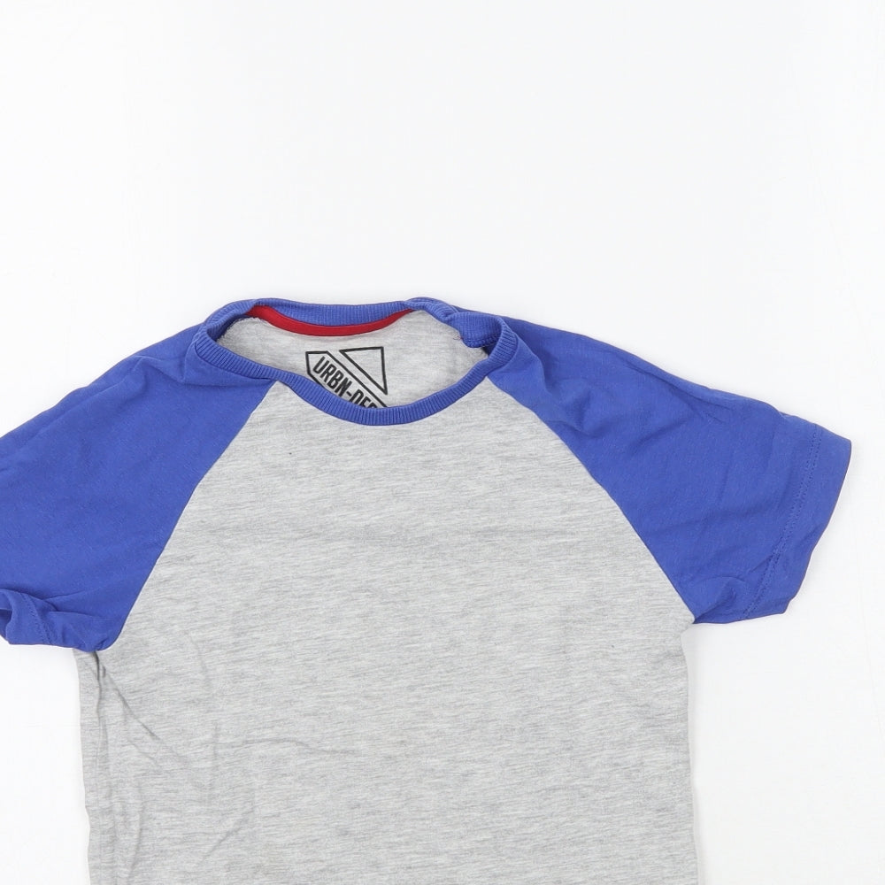 Close-up detail of Matalan boys’ grey basic t-shirt, size 8, years
