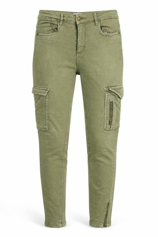 Front view of Pull&Bear women’s green denim skinny jeans, size UK 26, in, 26-inch leg