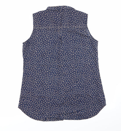 Back view of kind women’s blue geometric basic button-up, size XL