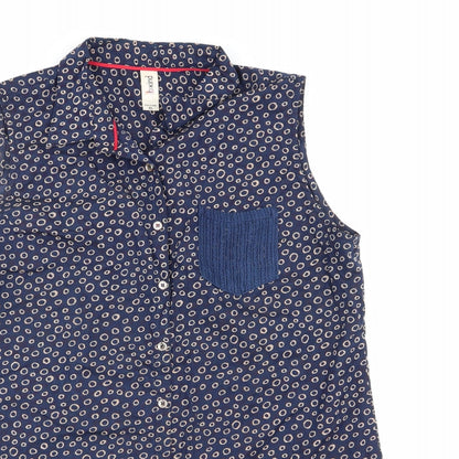 Close-up detail of kind women’s blue geometric basic button-up, size XL