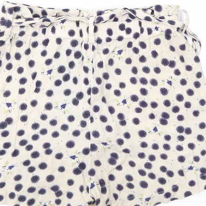 H&M Womens Ivory   Cut-Off Shorts Size 4 - STRECHY WAISTBAND