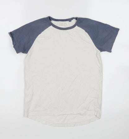 Front view of Next boys’ multicoloured basic t-shirt, size 9, years