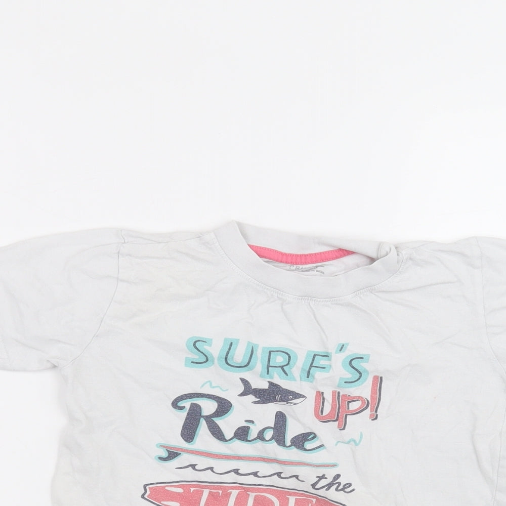 Close-up detail of Primark girls’ white basic t-shirt, size 5-6, years