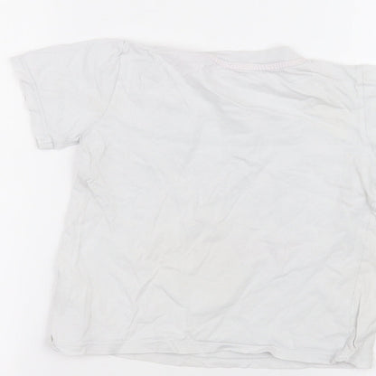 Brand and care label for Primark girls’ white basic t-shirt, size 5-6, years
