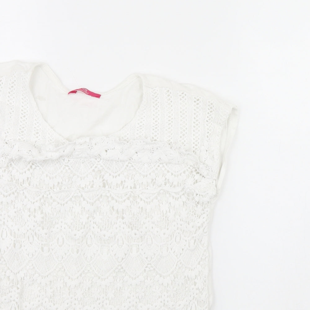 Close-up detail of YD girls’ white basic t-shirt, size 12, years
