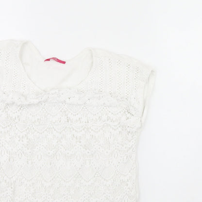 Close-up detail of YD girls’ white basic t-shirt, size 12, years