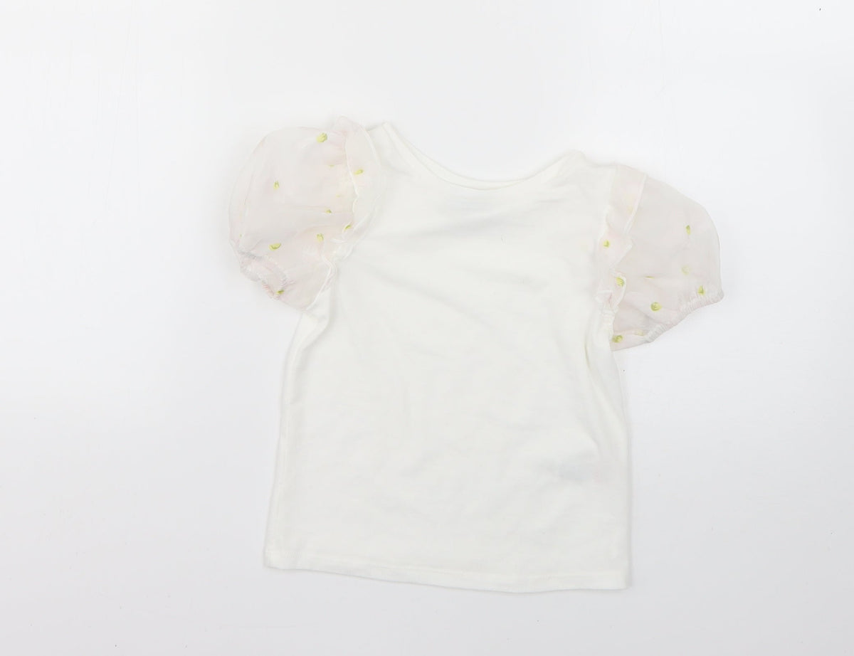 Additional front view of Matalan girls’ white basic t-shirt, size 6, years