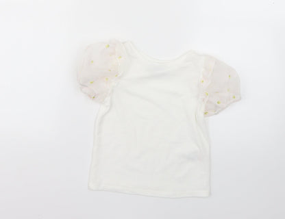 Additional front view of Matalan girls’ white basic t-shirt, size 6, years