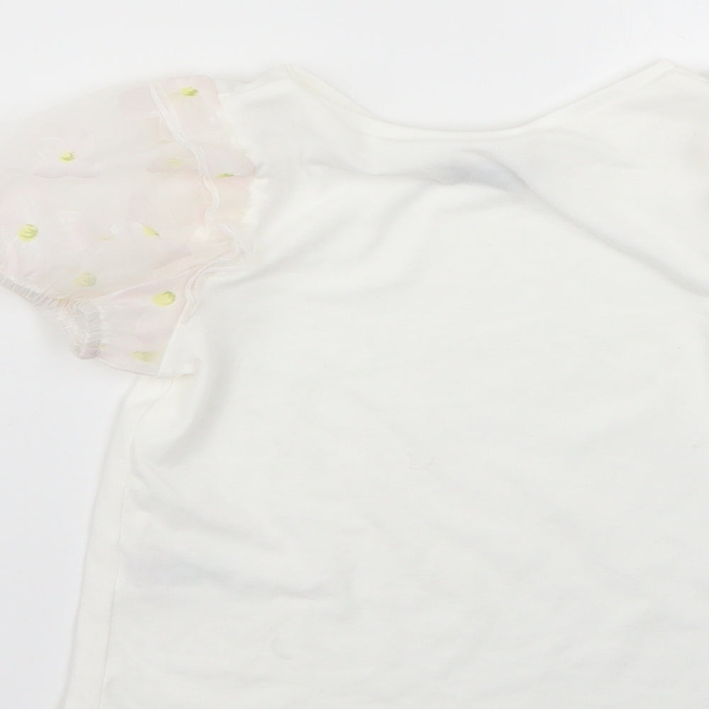 Brand and care label for Matalan girls’ white basic t-shirt, size 6, years