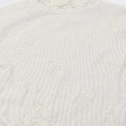 Close-up detail of Zara girls’ white pullover sweatshirt, size 6, years