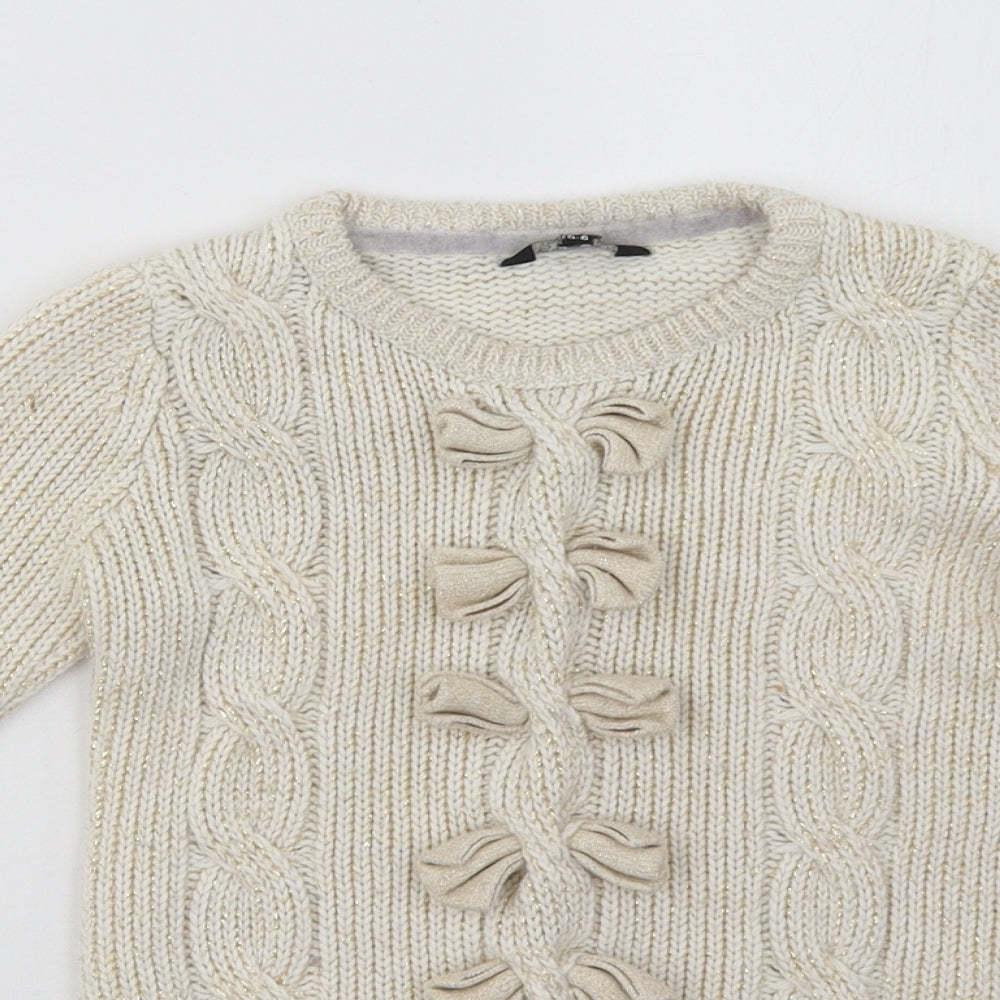 Close-up detail of Star girls’ white pullover sweatshirt, size 5-6, years