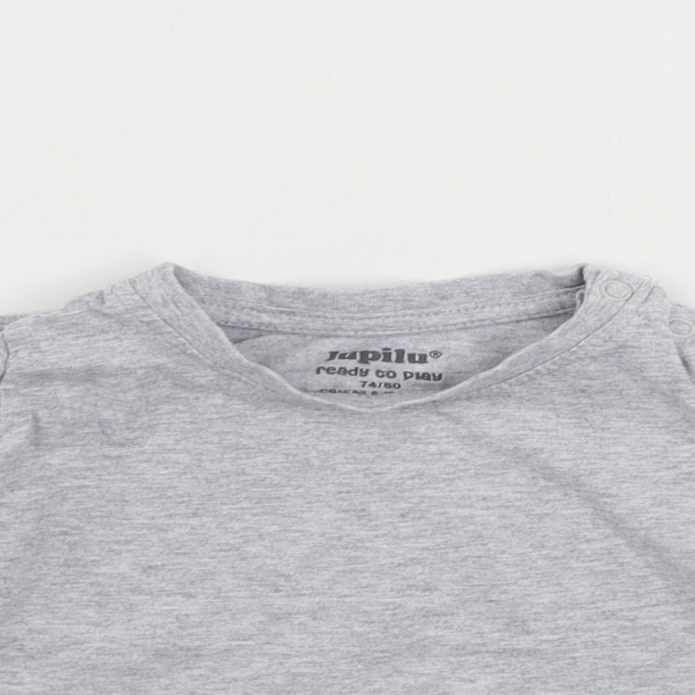 Close-up detail of Lupilu boys’ grey basic t-shirt, size 9-12, months