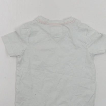 Brand and care label for Tu boys’ white basic t-shirt, size 2, years