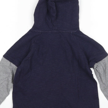 Brand and care label for Primigi boys’ multicoloured pullover hoodie, size 6, years