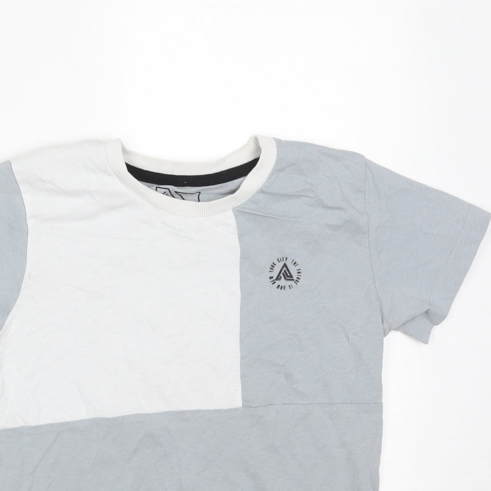 Close-up detail of URBN DEPT boys’ blue basic t-shirt, size 9, years