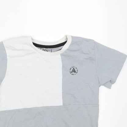 Close-up detail of URBN DEPT boys’ blue basic t-shirt, size 9, years