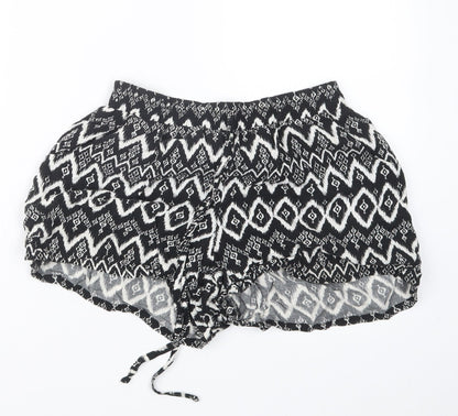 BeBop Womens Black Geometric  Bermuda Shorts Size M