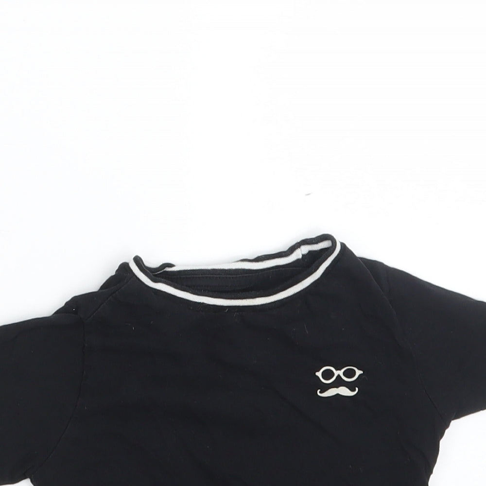 Close-up detail of MAX boys’ black basic t-shirt, size 18-24, months