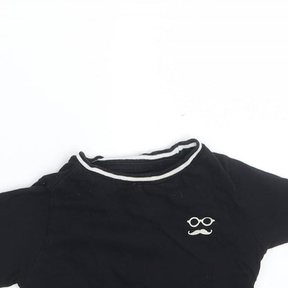 Close-up detail of MAX boys’ black basic t-shirt, size 18-24, months
