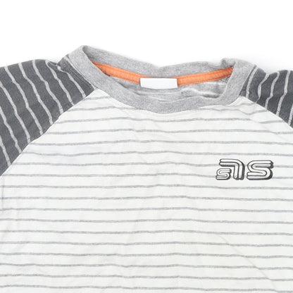Close-up detail of ETHAUSTIN boys’ grey striped basic t-shirt, size 3-4, years
