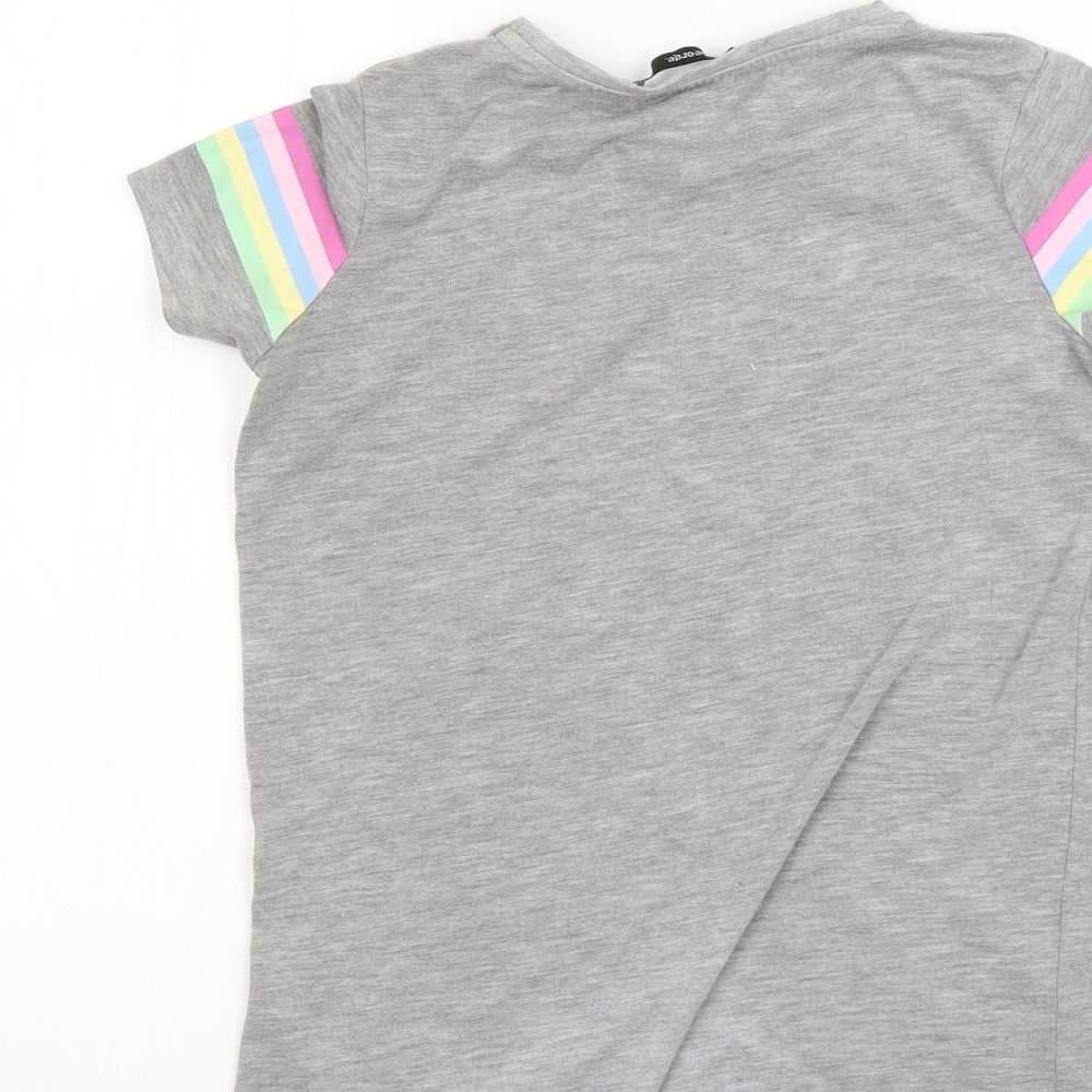 Brand and care label for George girls’ grey basic t-shirt, size 8-9, years