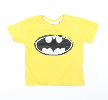 Front view of Batman boys’ yellow basic t-shirt, size 3, years