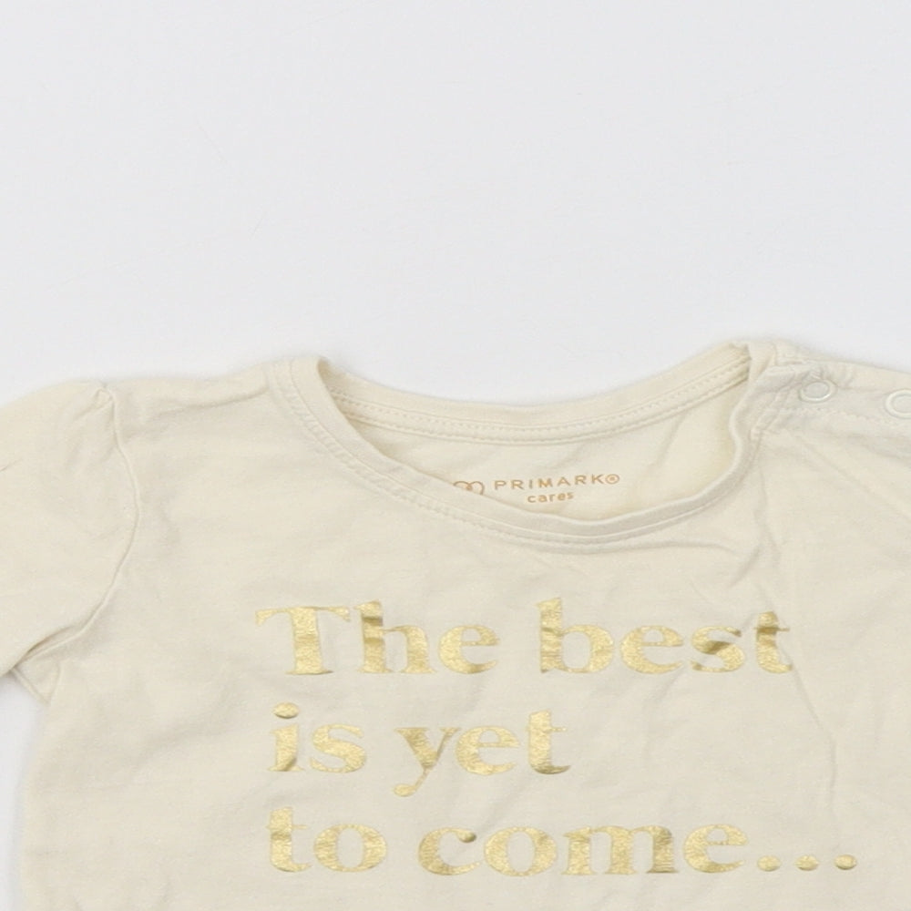 Close-up detail of Primark Baby Ivory Basic T-Shirt, size 6-9, Months