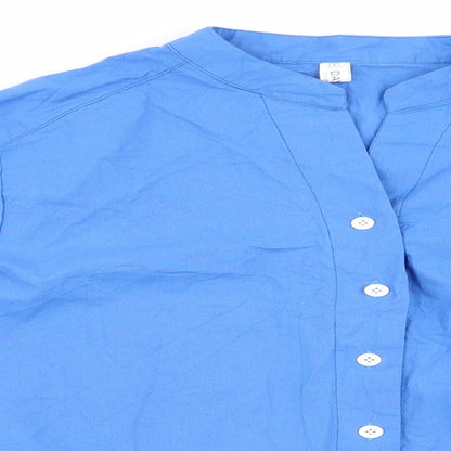 Close-up detail of Dayou women’s blue basic button-up, size 2XL, - mandarin collar