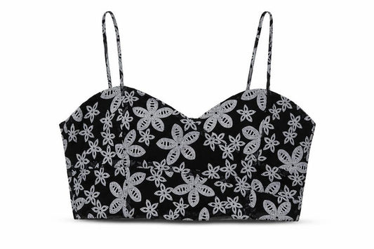 Front view of Boohoo women’s black cropped tank, size UK 12