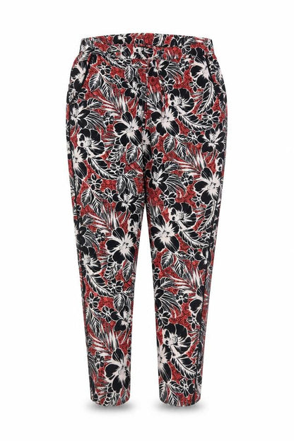 Front view of New Look women’s red trousers, size UK 8, 25-inch leg