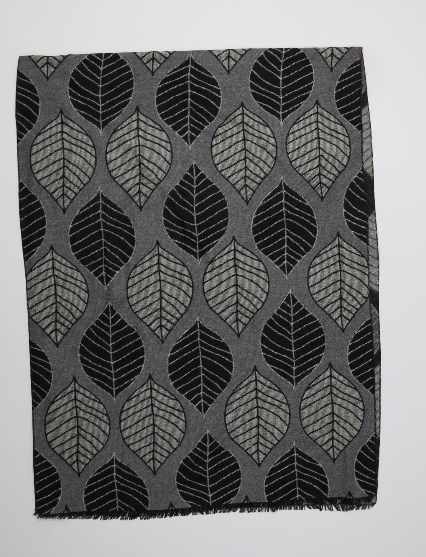 Preworn Womens Grey Geometric Acrylic  Shawl/Wrap