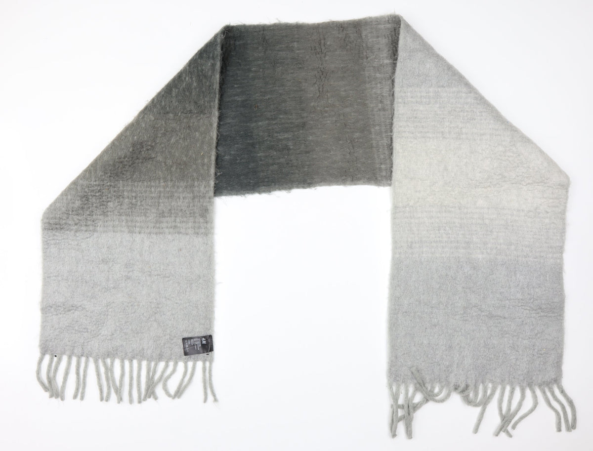 Front view of H&M women’s grey acrylic scarf