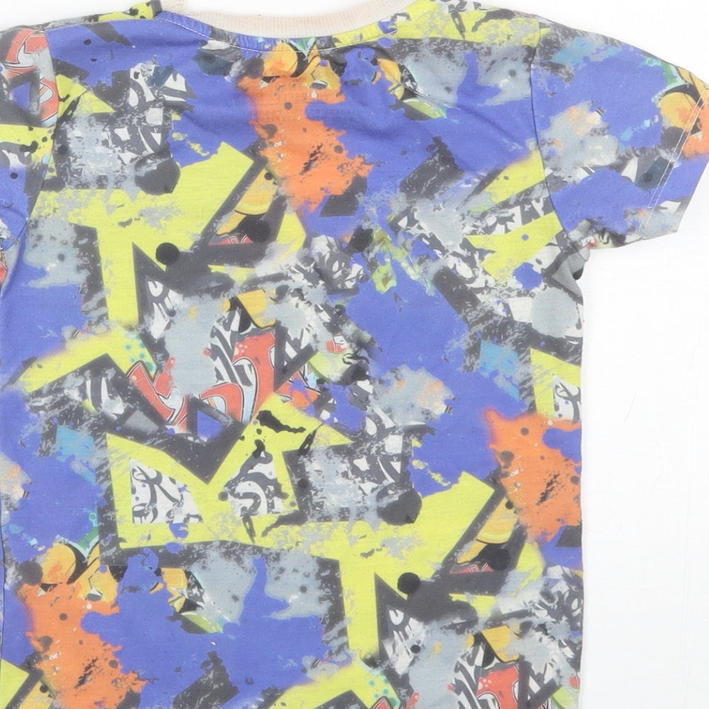 Brand and care label for Matalan boys’ blue polyester basic t-shirt, size 5, years round neck