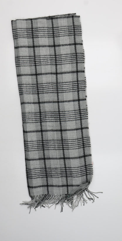 Additional front view of Preworn women’s grey check acrylic shawl/wrap