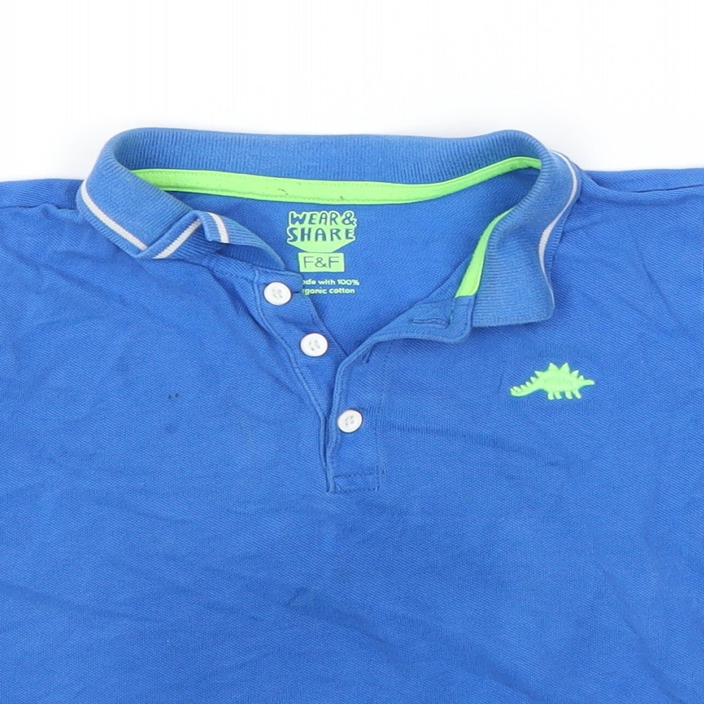 Close-up detail of F&F boys’ blue cotton basic polo, size 6-7, years collared