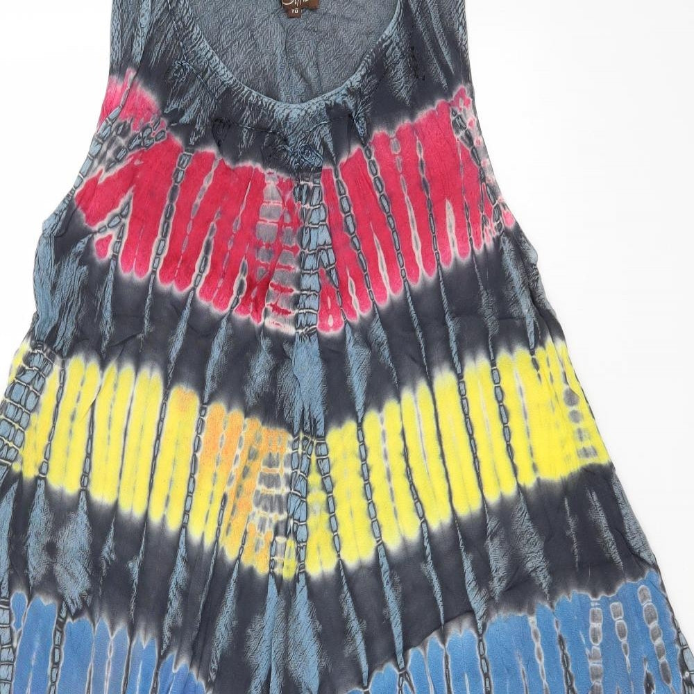 Close-up detail of Coline women’s multicoloured geometric a-line round neck