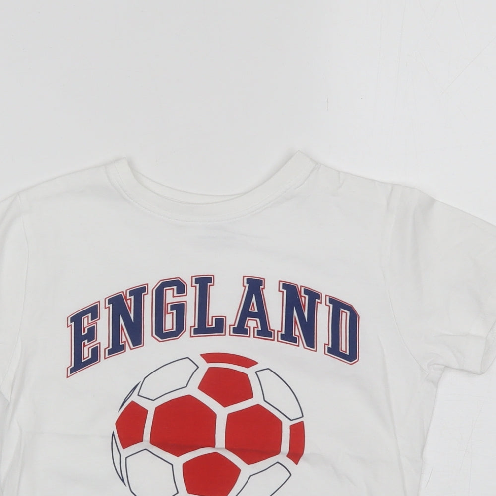 Close-up detail of Primark boys’ white cotton basic t-shirt, size 7-8, years round neck