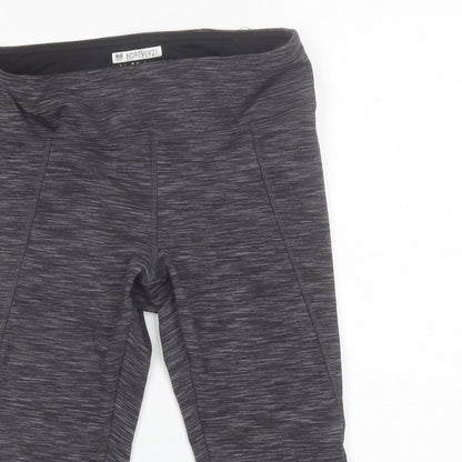 Close-up detail of Forever 21 women’s grey polyester blend compression leggings, size M, 17-inch leg regular