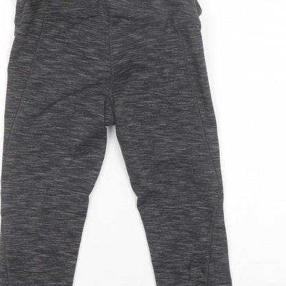 Brand and care label for Forever 21 women’s grey polyester blend compression leggings, size M, 17-inch leg regular