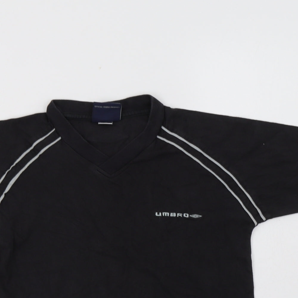 Umbro Boys Black  Cotton Basic T-Shirt Size 9-10 Years V-Neck