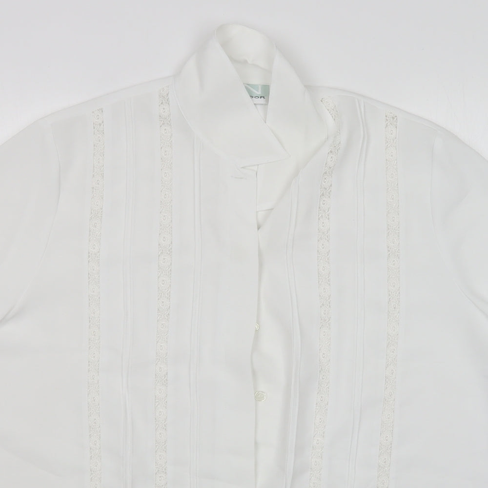 Close-up detail of Northmoon women’s white polyester basic button-up, size UK 18, collared