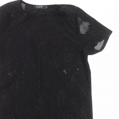 Close-up detail of Zuppe women’s black basic t-shirt, size UK 14, round neck