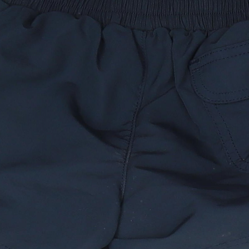 Brand and care label for Lands' End boys’ blue polyester sweat shorts, size 6-7, years regular