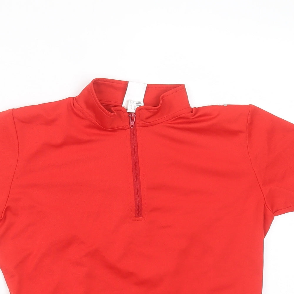 Close-up detail of oxylane boys’ red polyester basic t-shirt, size 8, years round neck - active wear